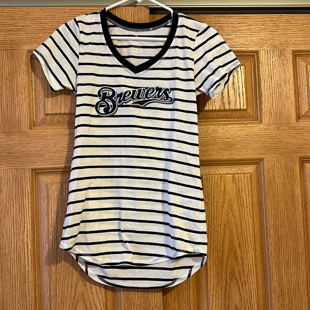 Women’s Size Small Milwaukee Brewers T-shirt NWOT